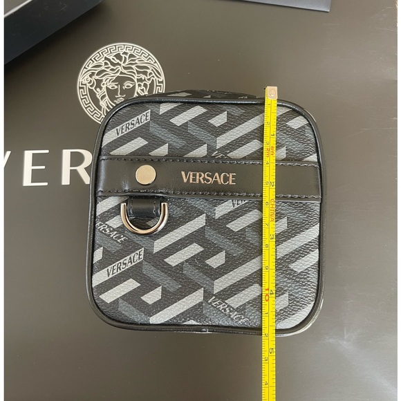 Authentic Versace Designer Belt Bags Leather - Picture 15 of 16